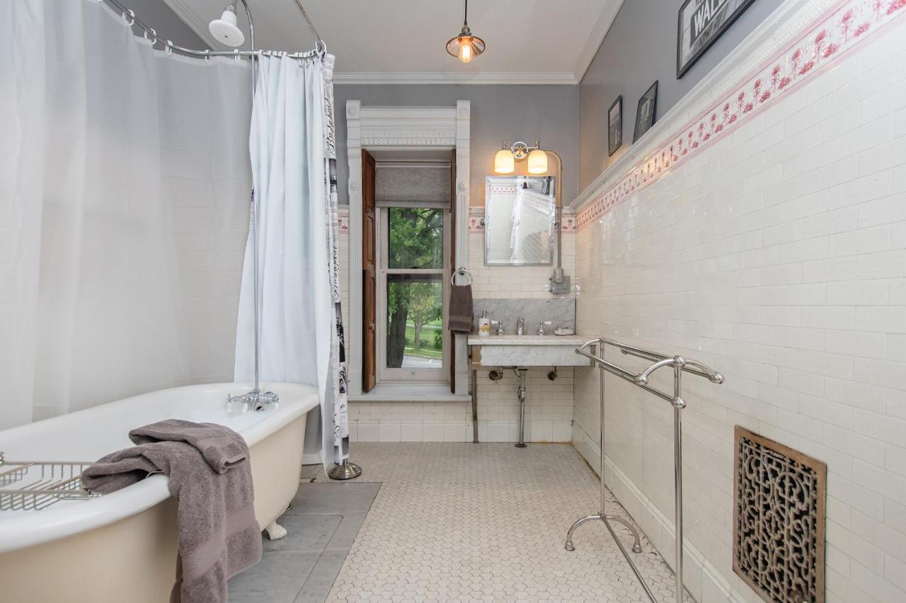 ベルフォント Reynolds Mansion Bed & Breakfast エクステリア 写真