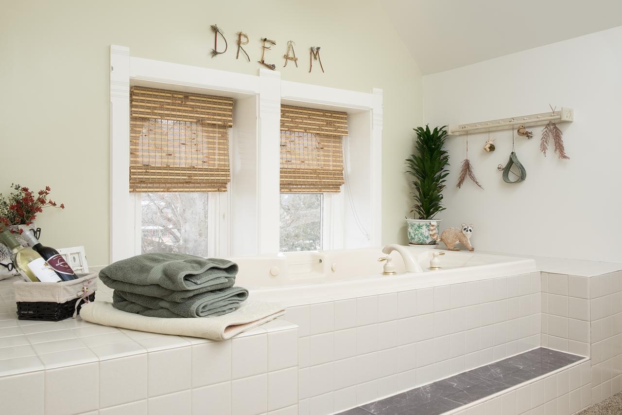 ベルフォント Reynolds Mansion Bed & Breakfast エクステリア 写真