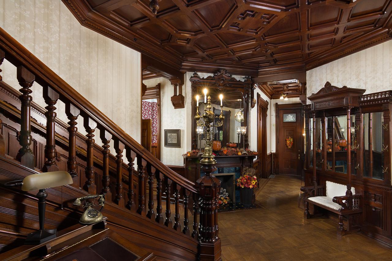 ベルフォント Reynolds Mansion Bed & Breakfast エクステリア 写真