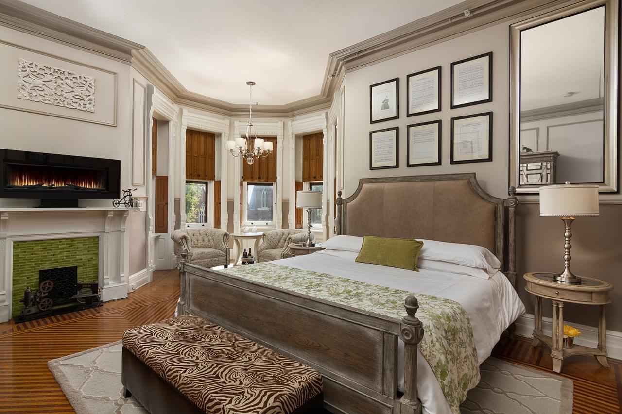 ベルフォント Reynolds Mansion Bed & Breakfast エクステリア 写真