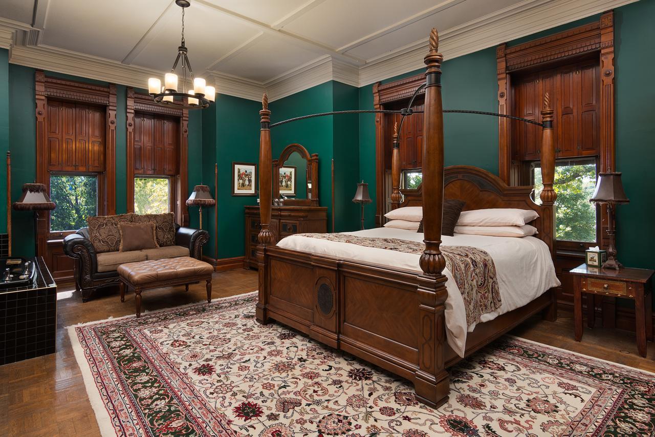 ベルフォント Reynolds Mansion Bed & Breakfast エクステリア 写真